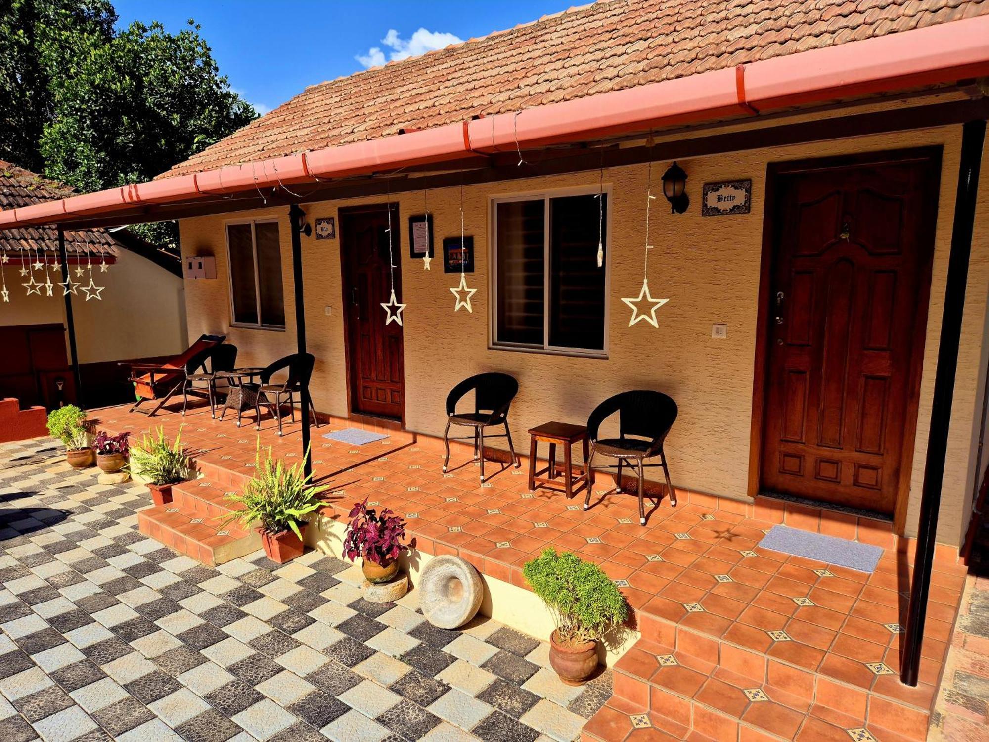 מנגלור Sunny Smiles Homestay מראה חיצוני תמונה